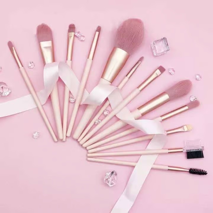 Đồ makeup cơ bản gồm những gì