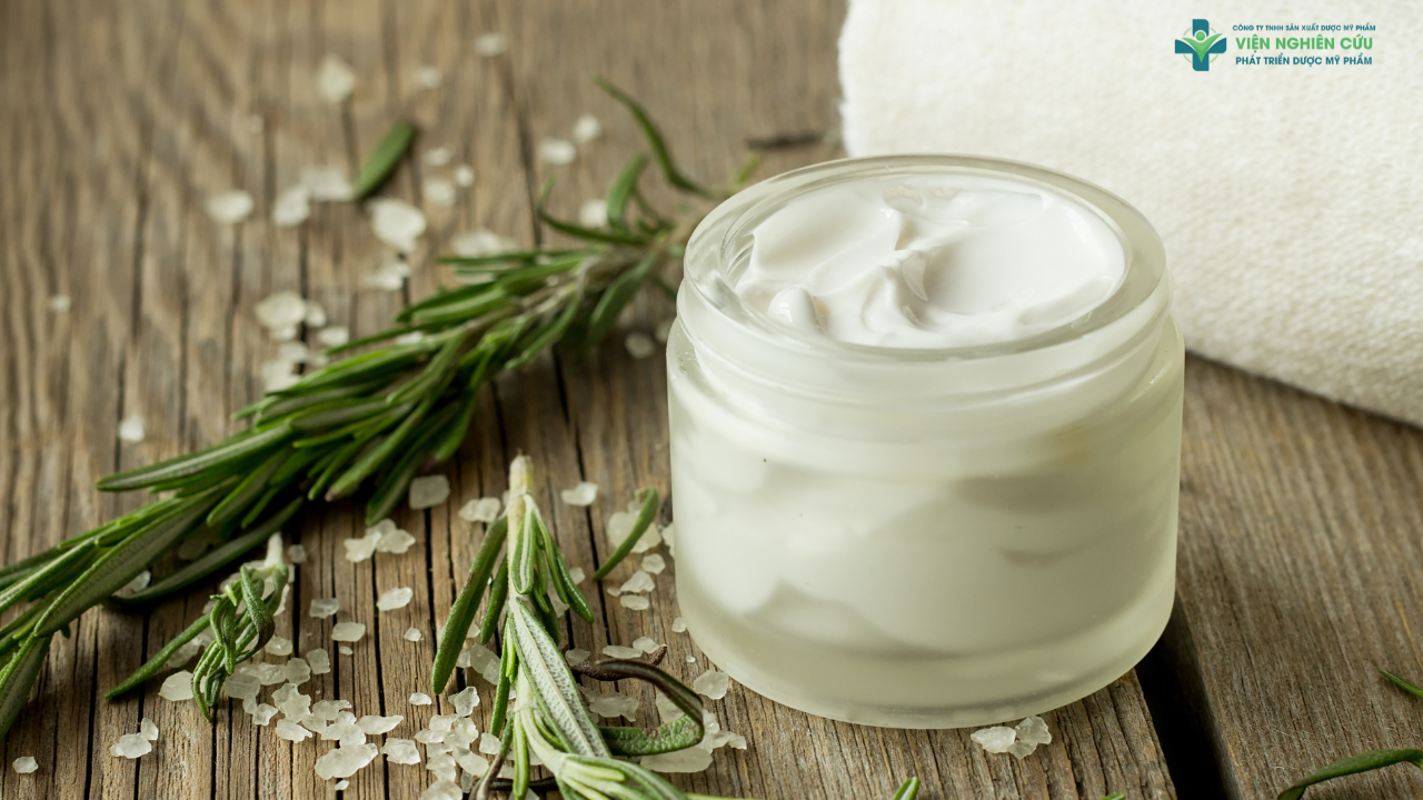 Kem chấm mụn là gì_ Khác gì so với kem trị mụn thông thường