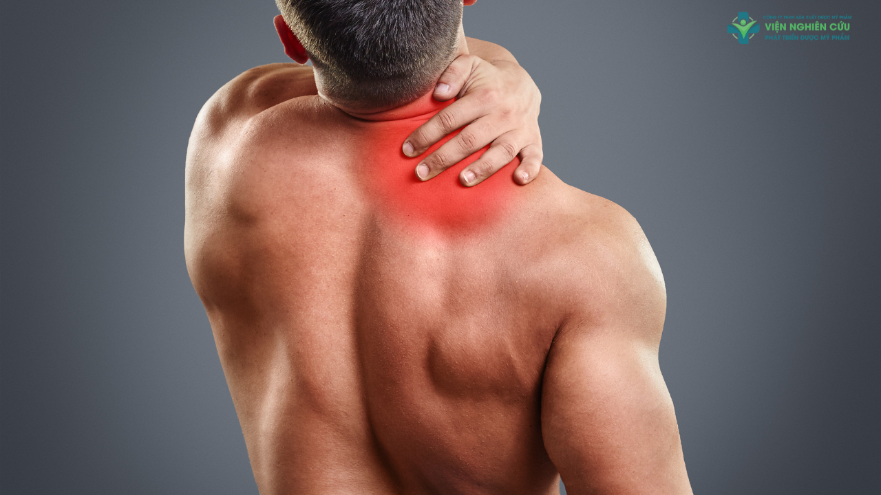 Dấu hiệu nhận biết đau xương khớp bả vai