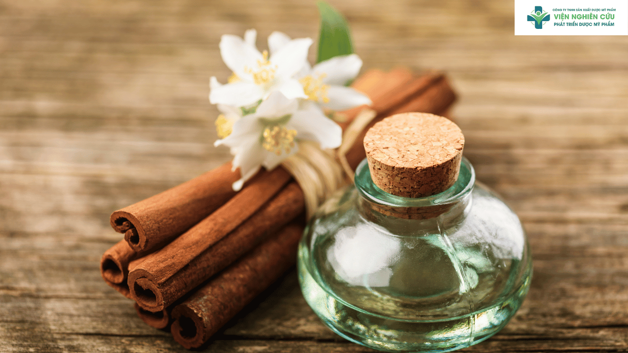 Tinh dầu massage thảo dược